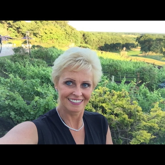 Meet your Posher, Jen - Picture 1 of 1